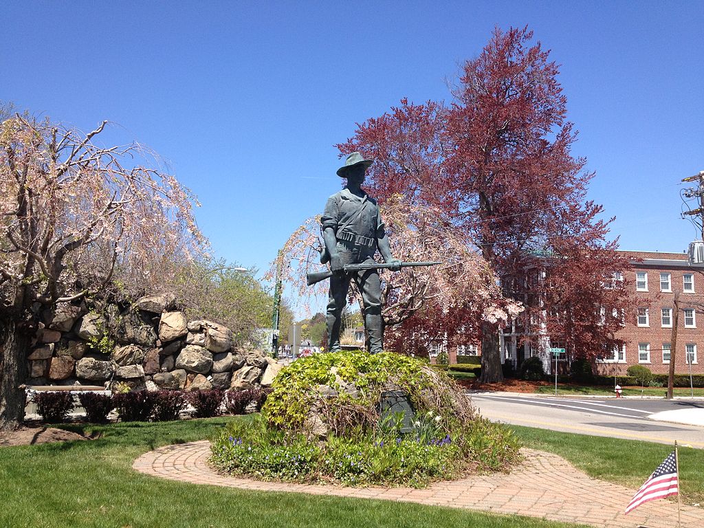 hiker statue in Wakefield, MA